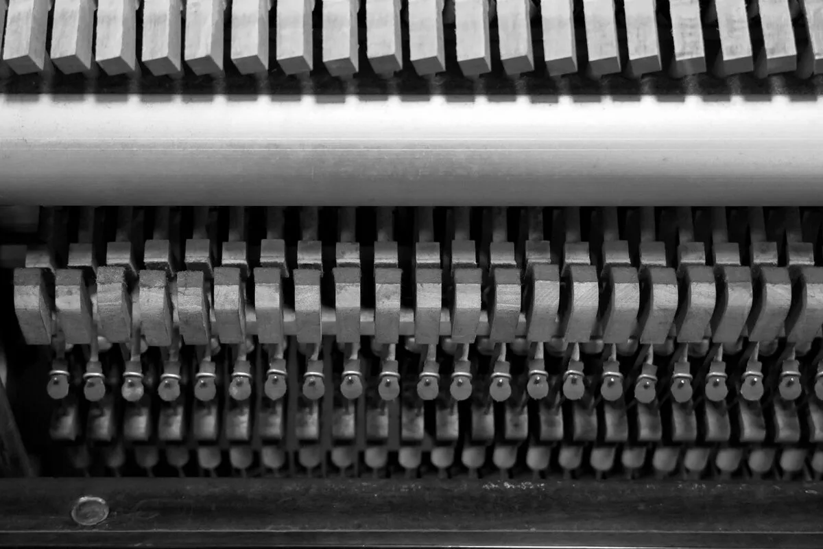 Mechanizm młoteczków w pianinie