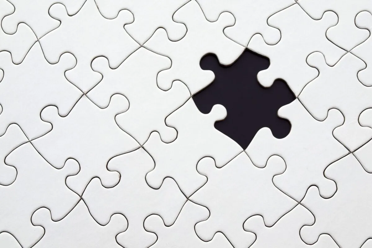 Ułożone puzzle z brakującym elementem