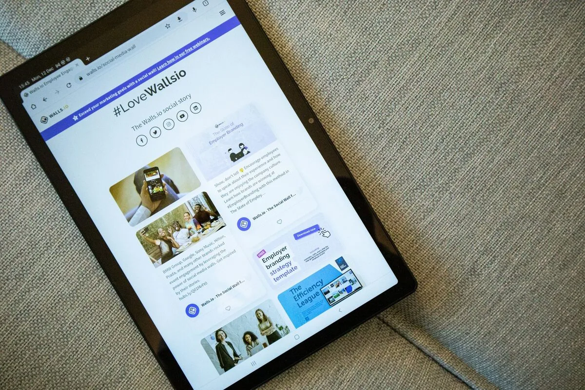 Tablet z otwartą kartą produktu