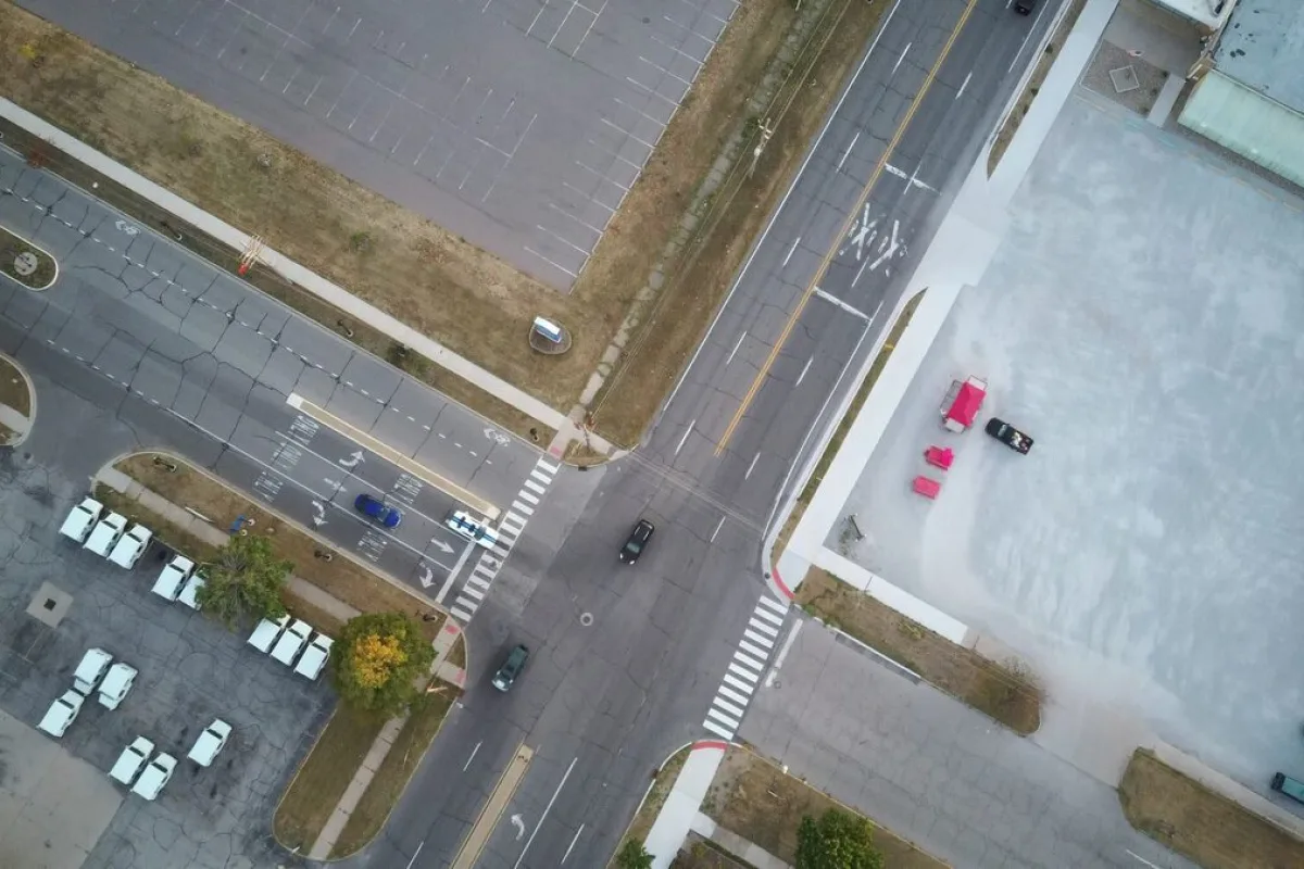 Pasy przejścia dla pieszych widziane z góry