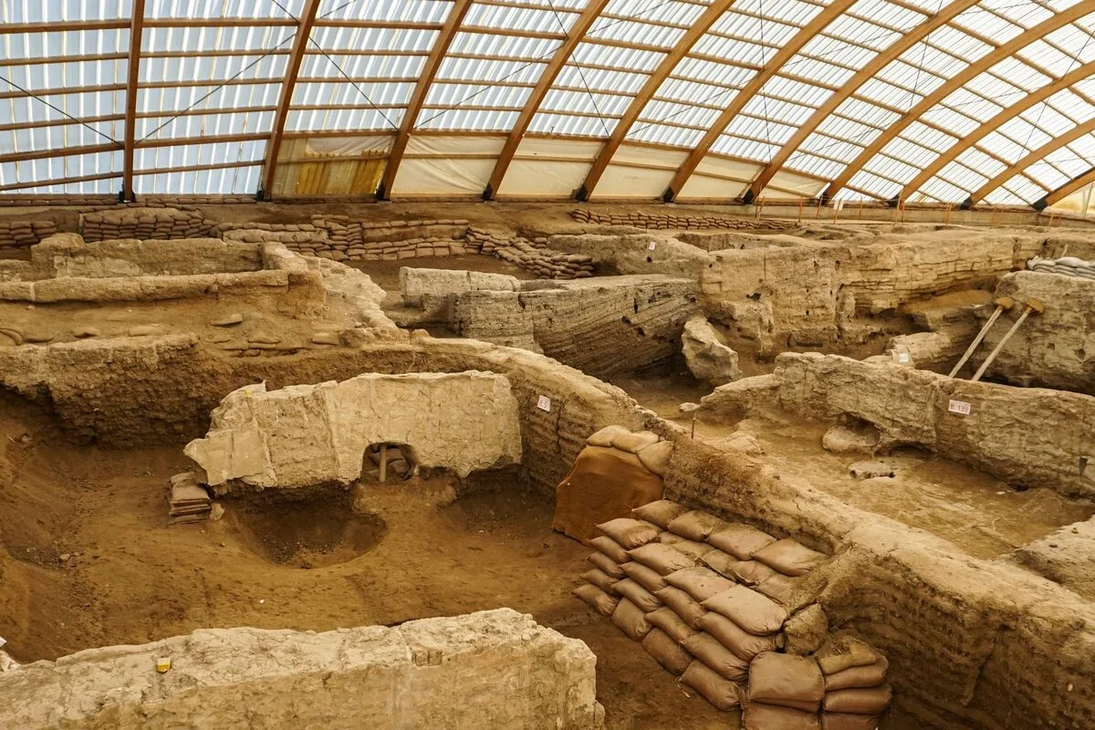 Stanowisko wykopalisk archeologicznych pod zadaszeniem