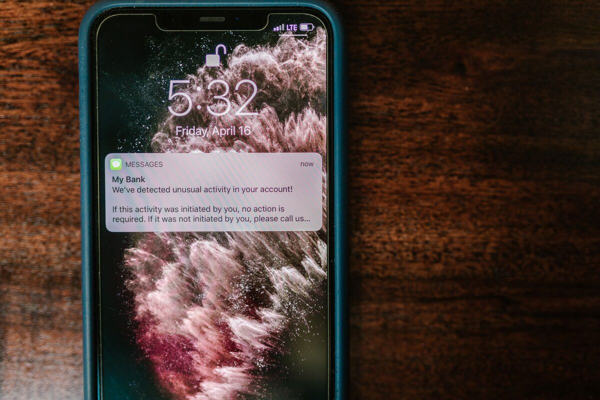 Telefon z powiadomieniem na ekranie