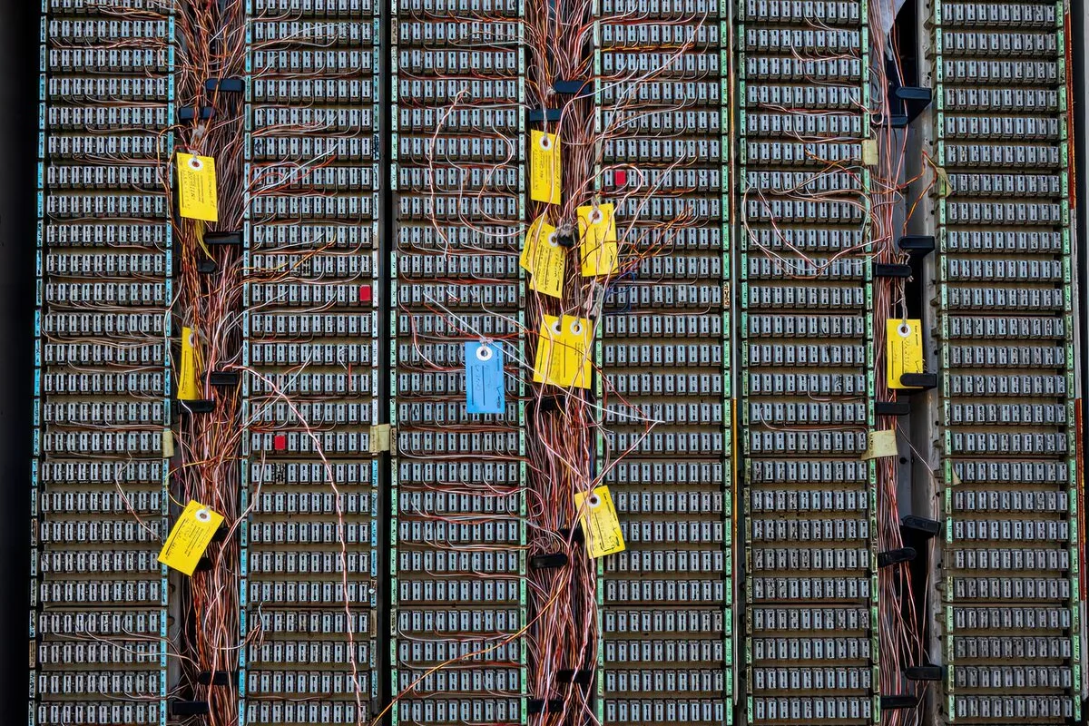 Przełącznica telefoniczna z wiązkami przewodów