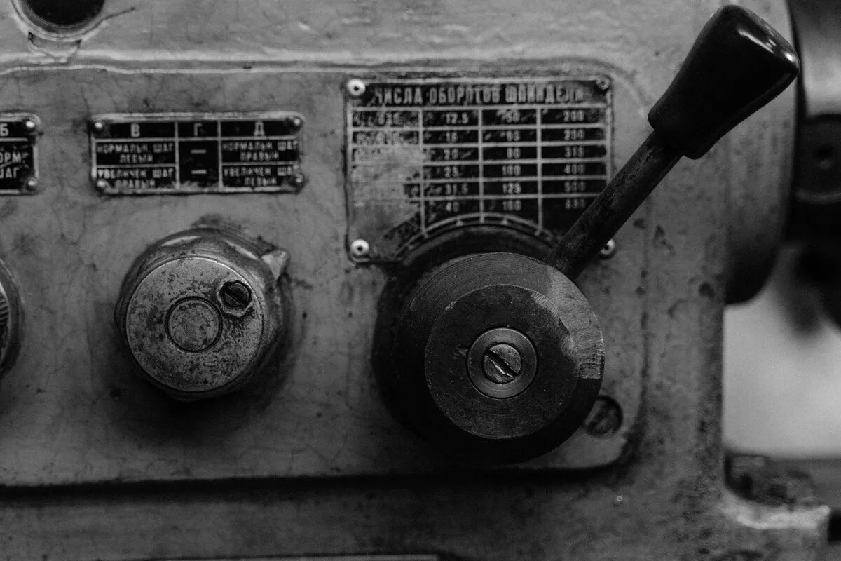 Mechanizm maszyny z dźwignią sterującą