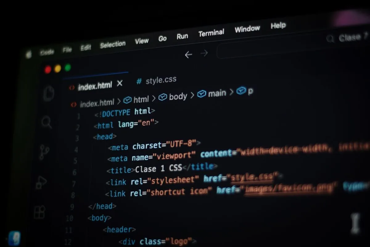 Edytor kodu z otwartym plikiem