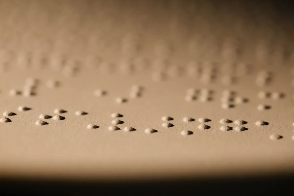 Wytłoczony zapis alfabetem Braille’a
