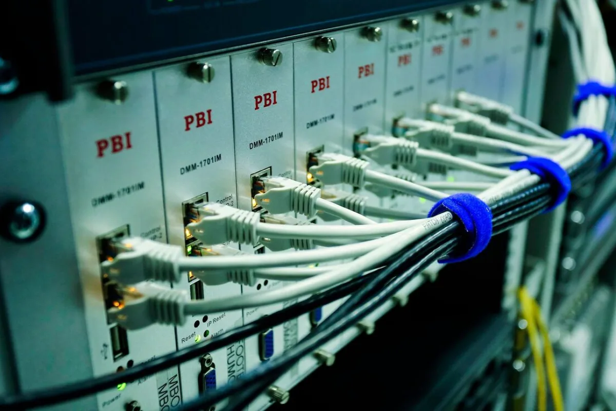 Panel krosowniczy z opisanymi portami